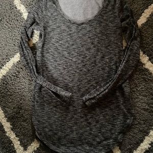 Scoop neck, long sleeve, high slit